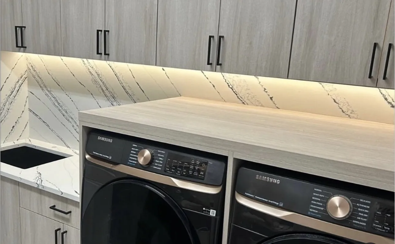 Black & White Kitchen by S&D Kings of Marble